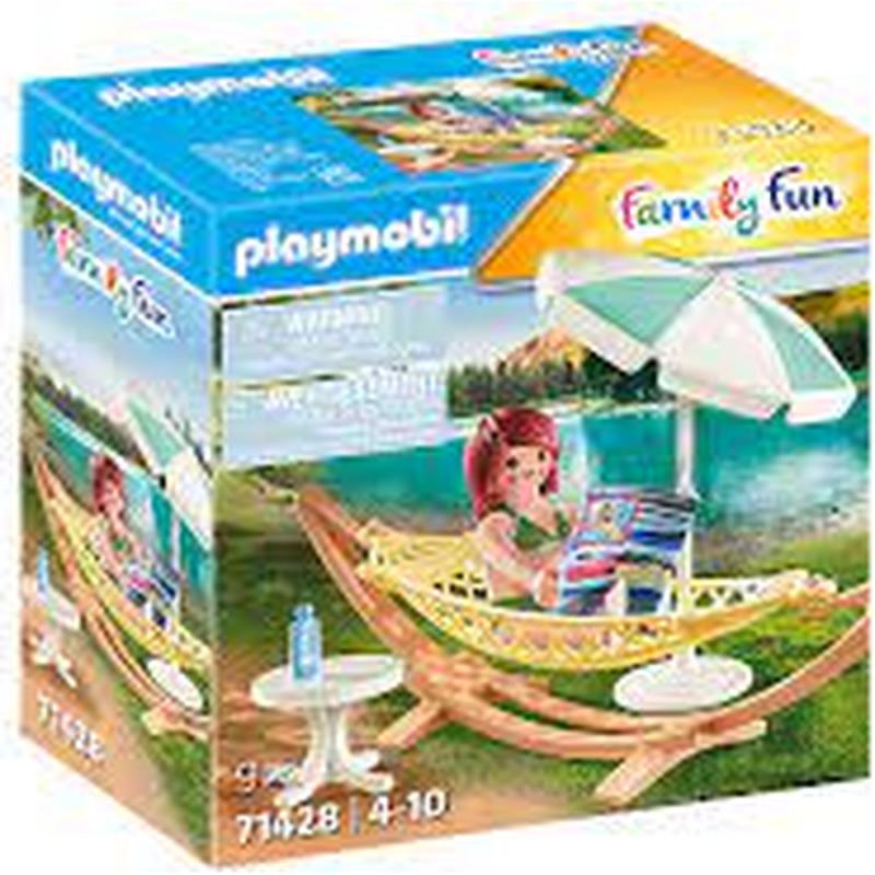 Χαλαρώνοντας στην αιώρα